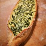 Daily Gusto Kochen Rezepte Essen Food up your life Blog Elias Bert Foodblog Feta Spinat Pide Pizza Dönerladen türkische Küche Hefeteig vegetarisch