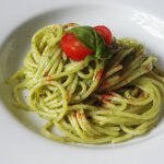 Daily Gusto Kochen Rezepte Essen Food up your life Blog Elias Bert Foodblog Pesto Pasta Italienisch Nudeln Sauce Basilikum Knoblauch