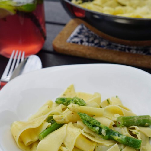 Spargel Pasta mit Basilikumpesto*