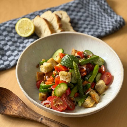 🌿 Sommerlicher Panzanella – Italienischer Brotsalat mit Crunch & Frische