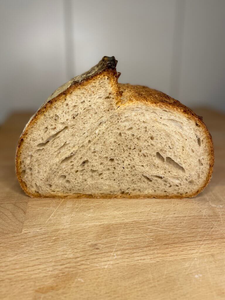 Sauerteigbrot Rezept mit knuspriger Kruste
